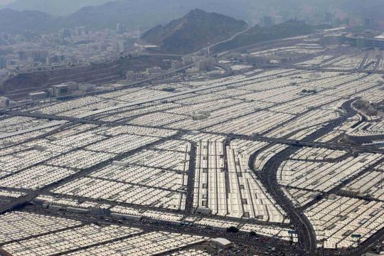 An-aerial-view-is-seen-of-the-tents-of-Muslim-pilgrims-on-the-second-day-of-Eid